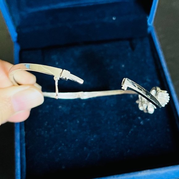 Swarovski Curvy Bangle, Rodium-plated, White w/ Crystal Flower and Butterfly - Picture 4 of 5